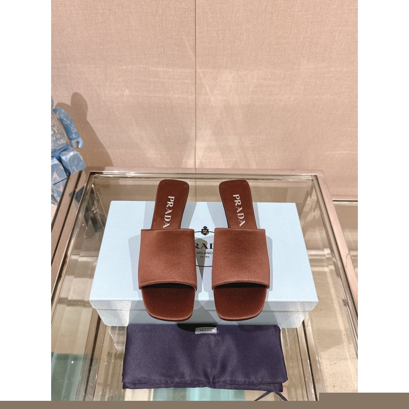 Pra*a slippers